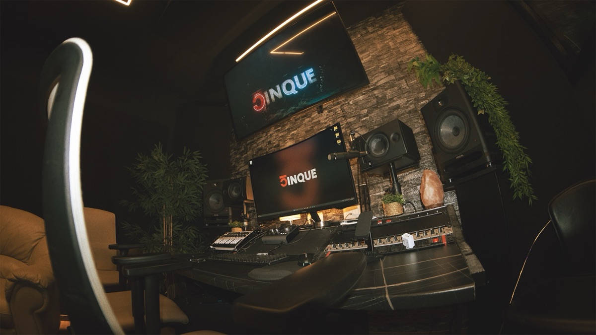Second Studio — sala regia CINQUE RECORDZ